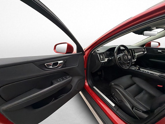 Volvo V60 Cross Country 12 of 30