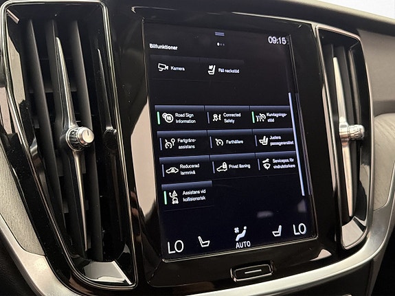 Volvo V60 Cross Country 25 of 30