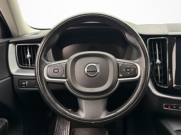 Volvo XC60 14 of 30