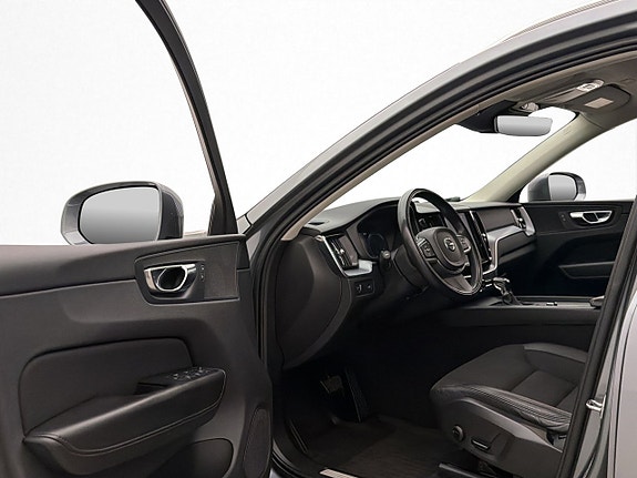 Volvo XC60 11 of 30