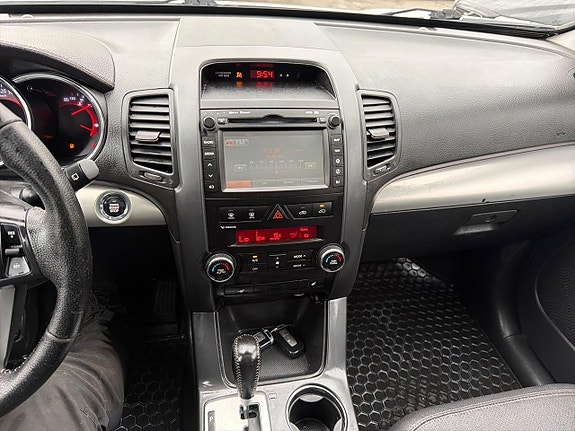 Kia Sorento 12 of 23