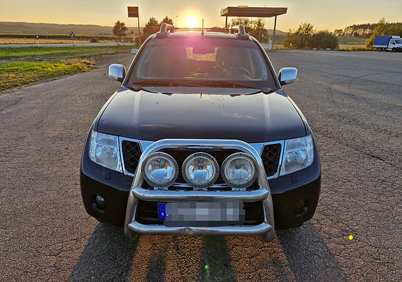 Nissan Navara 2 of 7