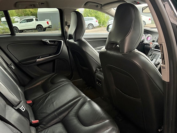 Volvo V60 11 of 15