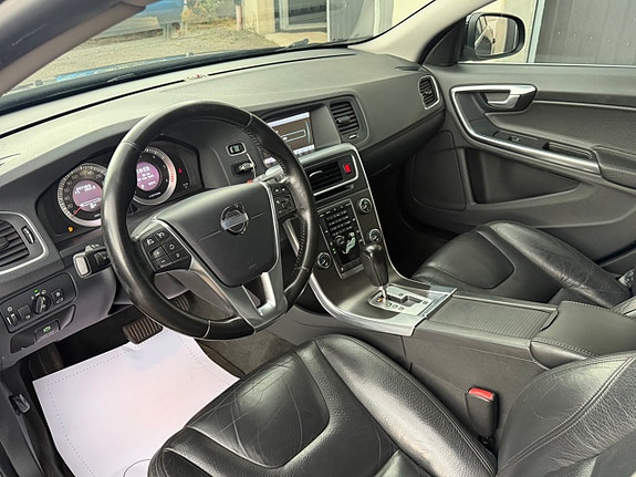 Volvo V60 8 of 15