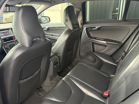Volvo V60 10 of 15