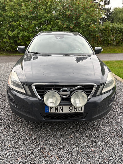 Volvo XC60 2 of 6
