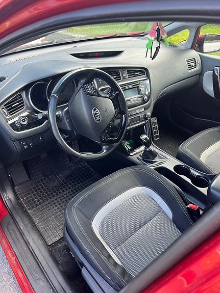 Kia Ceed 2 of 4