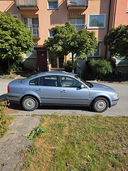 Volkswagen Passat 4 of 6