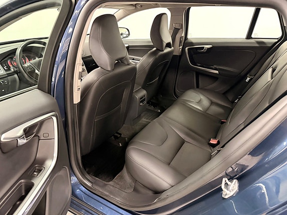 Volvo V60 13 of 30