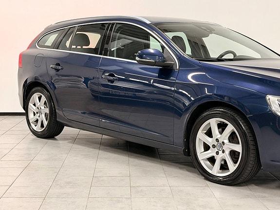 Volvo V60 2 of 30