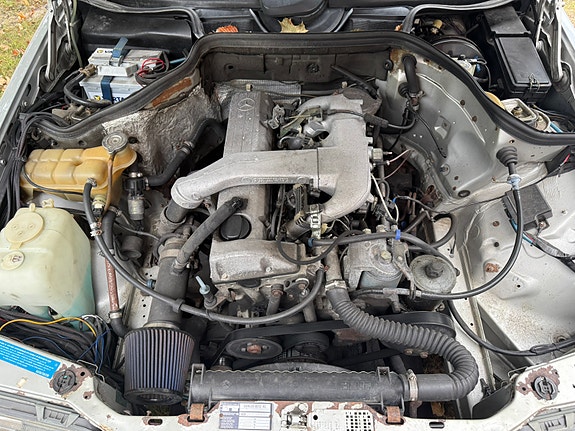 Mercedes-Benz 250 TD 5 of 7