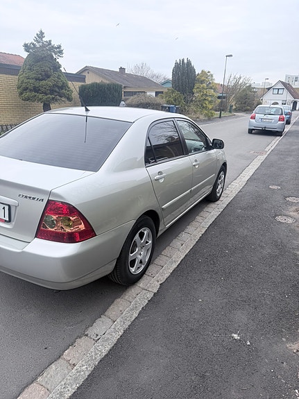 Toyota Corolla 5 of 11