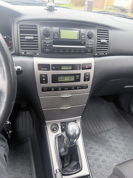 Toyota Corolla 6 of 11