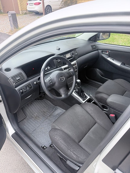 Toyota Corolla 4 of 11