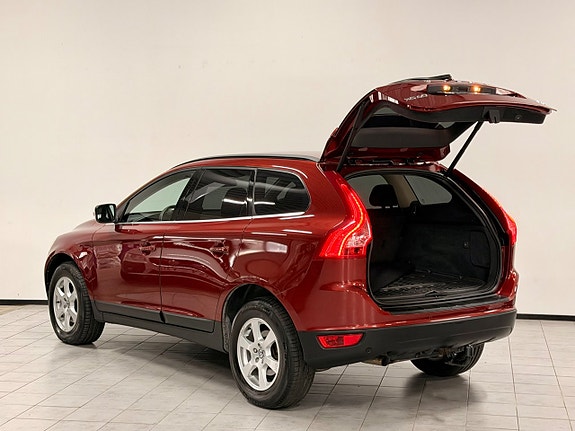 Volvo XC60 8 of 30