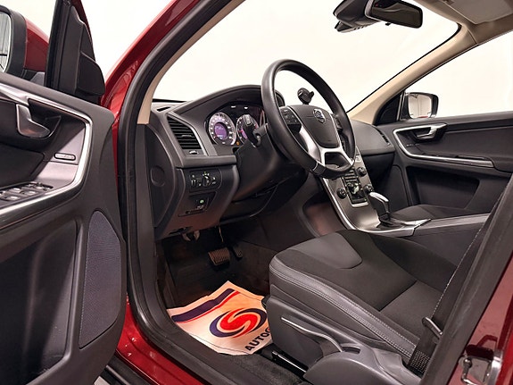 Volvo XC60 10 of 30