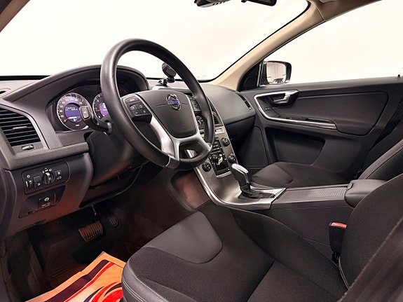 Volvo XC60 11 of 30