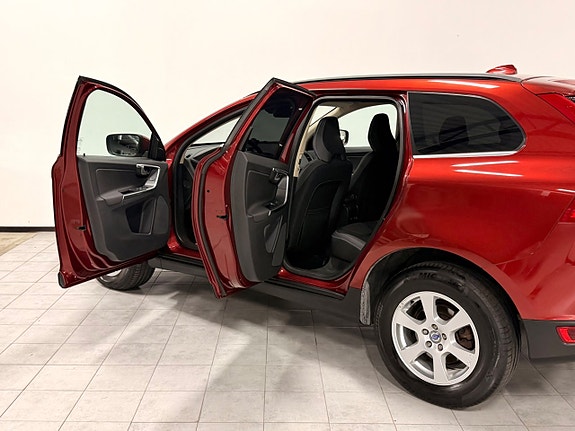 Volvo XC60 13 of 30