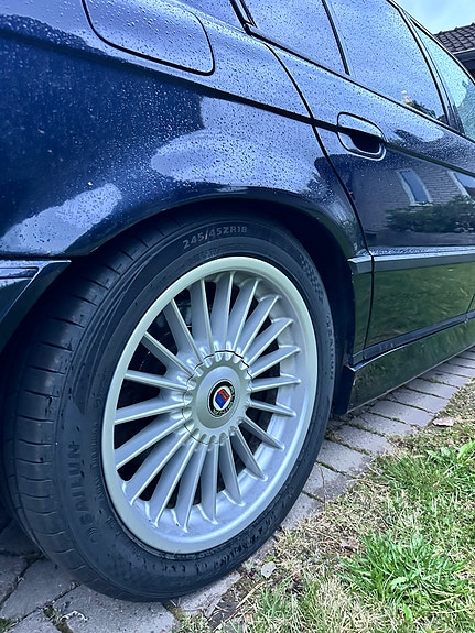 BMW 740d 4 of 19