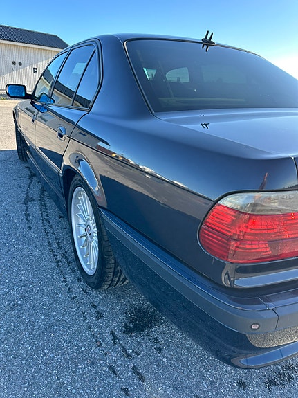 BMW 740d 18 of 19