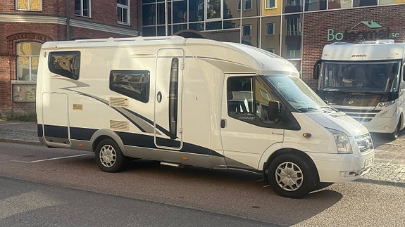 Hobby T 500 GESC. Långbäddar, kamkedja, stort garage.