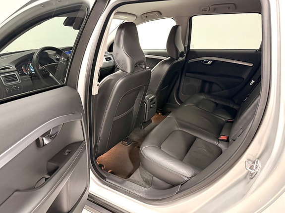 Volvo XC70 13 of 30
