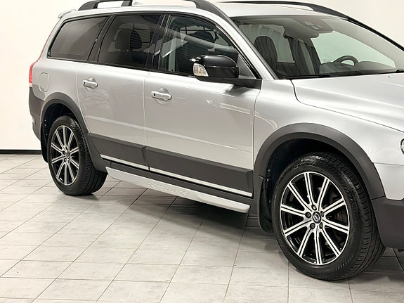 Volvo XC70 2 of 30