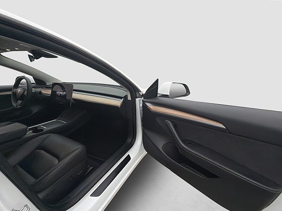 Tesla Model 3 28 of 30