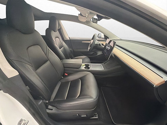 Tesla Model 3 27 of 30