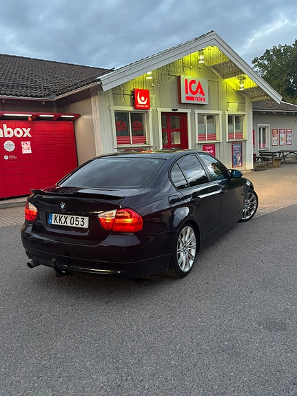 BMW 320d 4 of 6