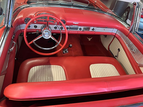 Ford Thunderbird 10 of 23
