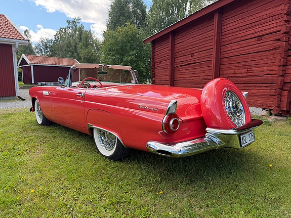 Ford Thunderbird 20 of 23