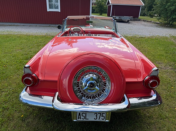 Ford Thunderbird 6 of 23