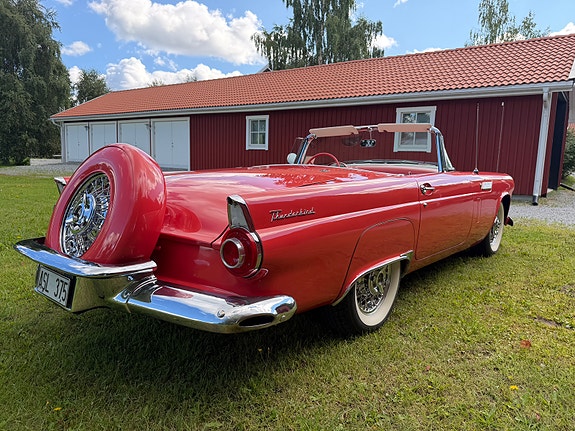 Ford Thunderbird 16 of 23