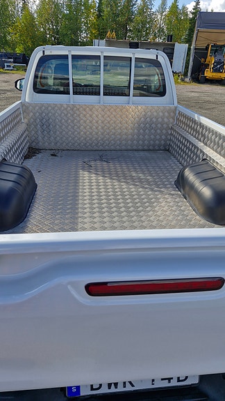 Toyota HiLux 7 of 9