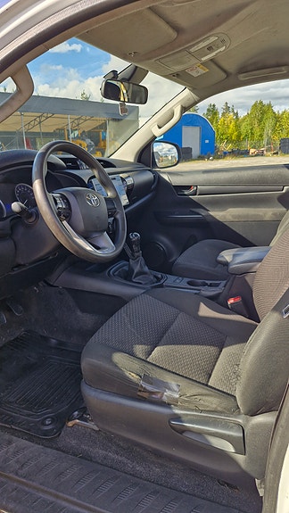 Toyota HiLux 9 of 9