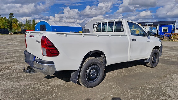 Toyota HiLux 5 of 9