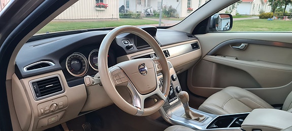 Volvo XC70 4 of 13