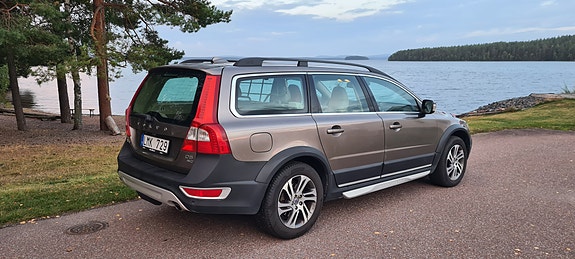 Volvo XC70 2 of 13