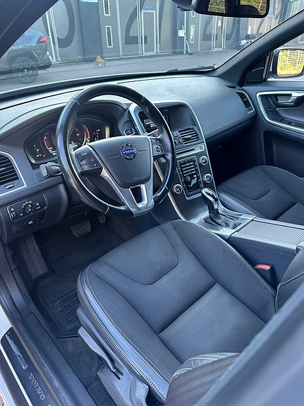 Volvo XC60 10 of 15