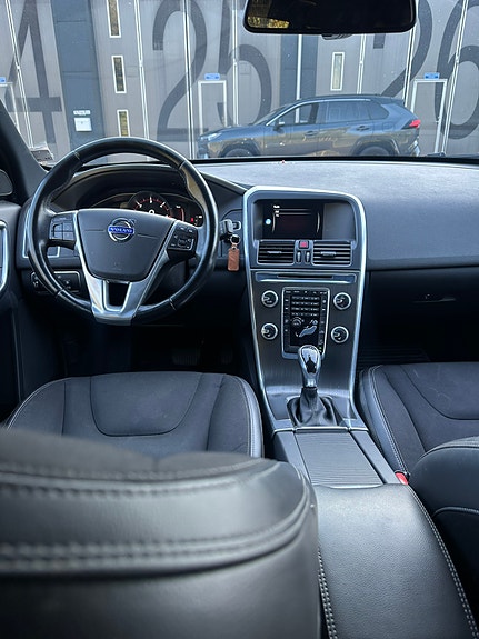 Volvo XC60 11 of 15