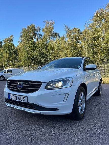 Volvo XC60 2 of 15