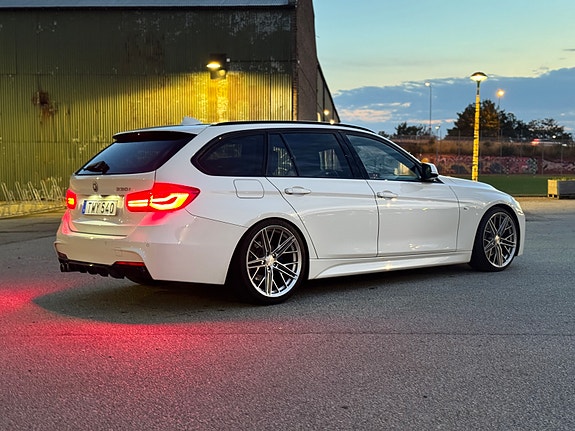 BMW 330i 6 of 8