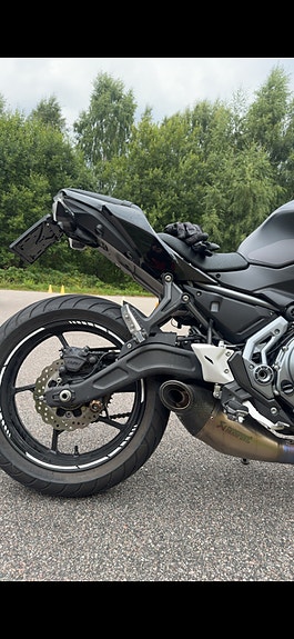 Kawasaki Ninja Z650 2 of 5