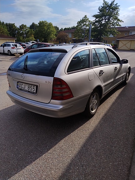 Mercedes-Benz C200 5 of 5