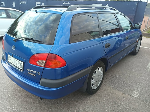 Toyota Avensis 4 of 5