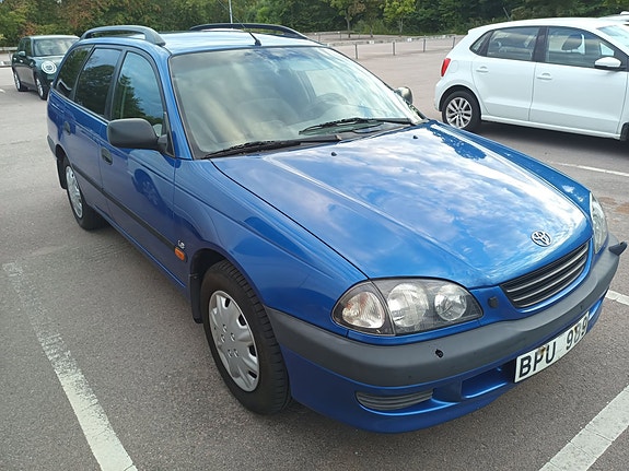 Toyota Avensis 3 of 5