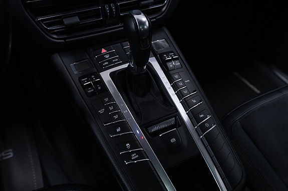 Porsche Macan S 21 of 26