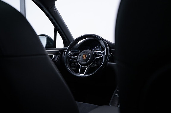 Porsche Macan S 16 of 26