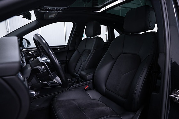 Porsche Macan S 11 of 26